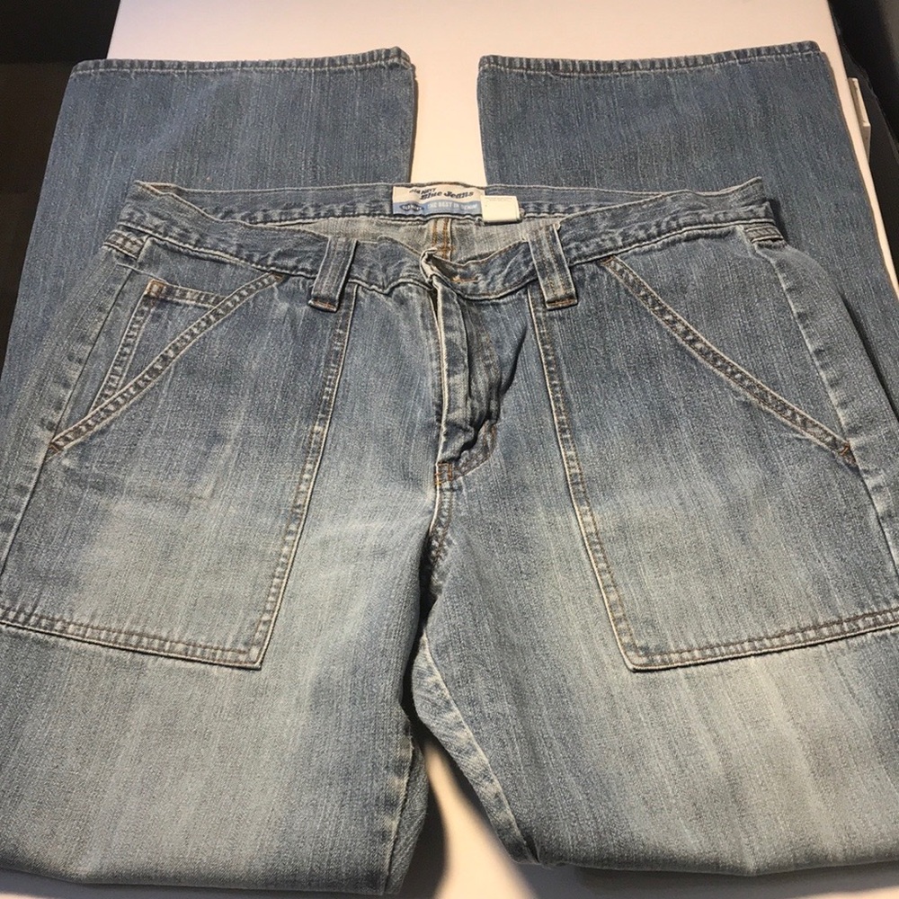 WOMEN’S ‘OLD NAVY ‘ LIGHT BLUE JEANS